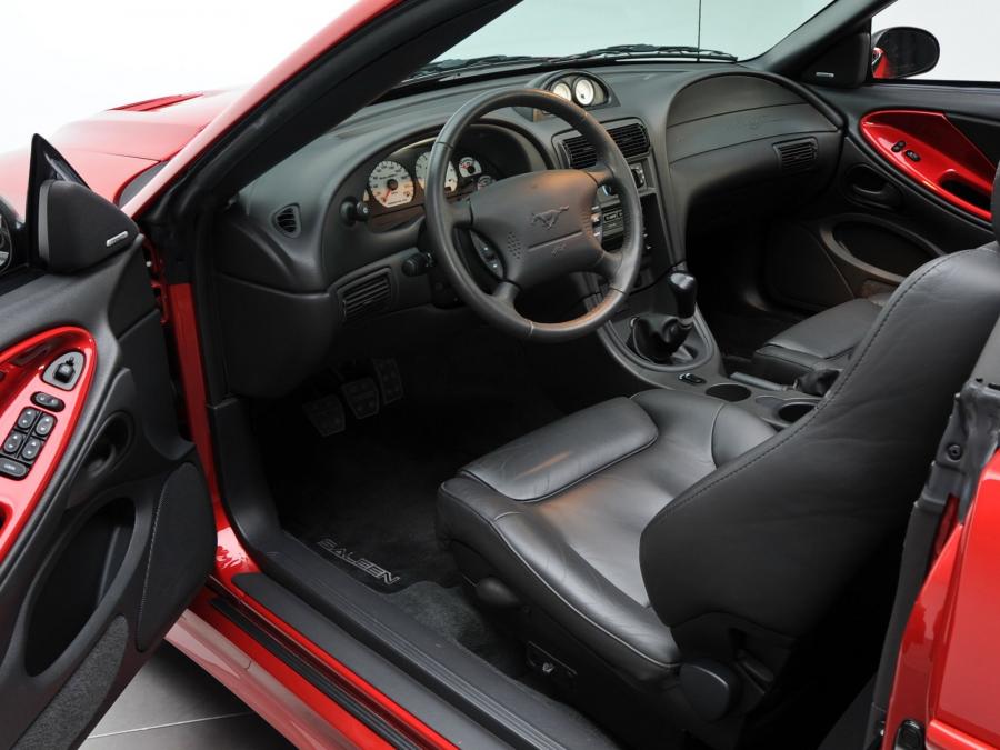 Интерьер Saleen S281 SC Extreme Convertible (46-66B) 2002 года  (фото 2 из 12)